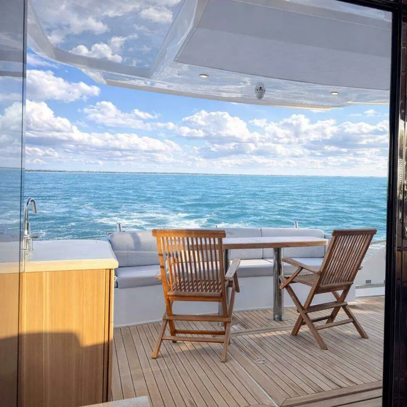 Slide: The Image of Model L650 Fly Category Flybridge 2018 - 16