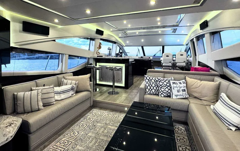 Slide: The Image of Model L650 Fly Category Flybridge 2018 - 18