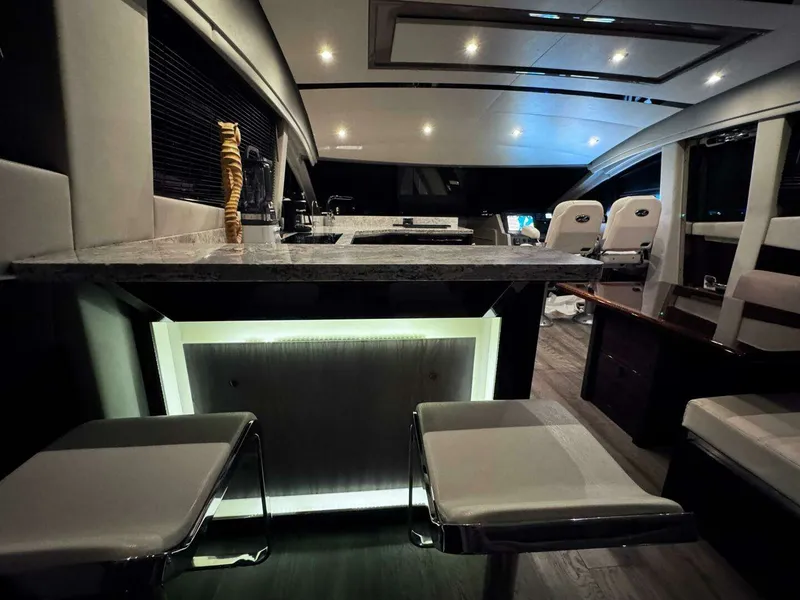 Slide: The Image of Model L650 Fly Category Flybridge 2018 - 21