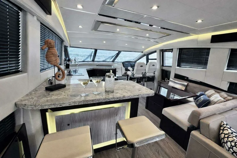 Slide: The Image of Model L650 Fly Category Flybridge 2018 - 22