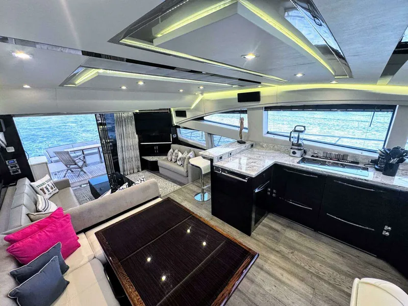Slide: The Image of Model L650 Fly Category Flybridge 2018 - 24
