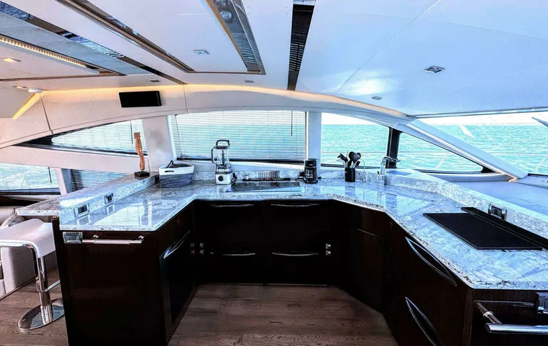 Slide: The Image of Model L650 Fly Category Flybridge 2018 - 25