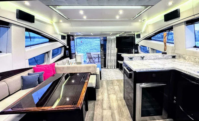 Slide: The Image of Model L650 Fly Category Flybridge 2018 - 28