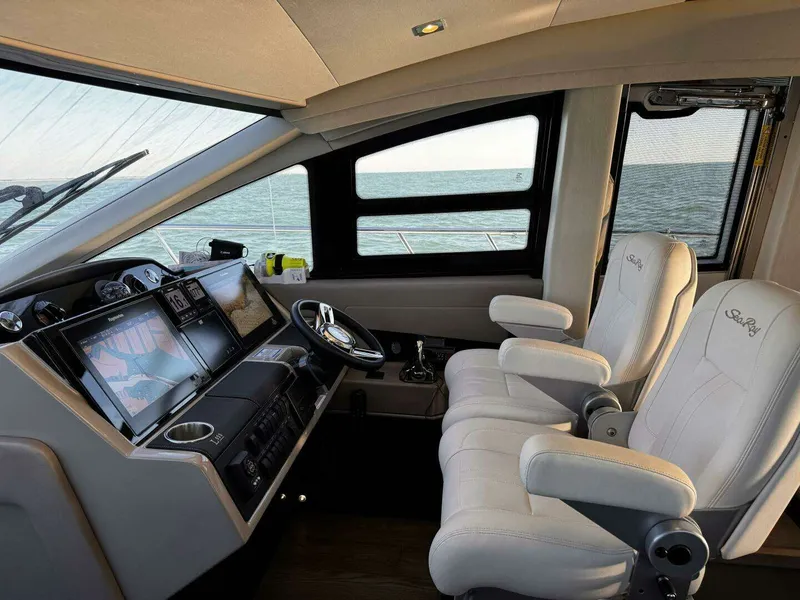 Slide: The Image of Model L650 Fly Category Flybridge 2018 - 30