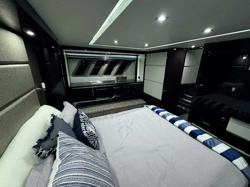 Slide: The Image of Model L650 Fly Category Flybridge 2018 - 35