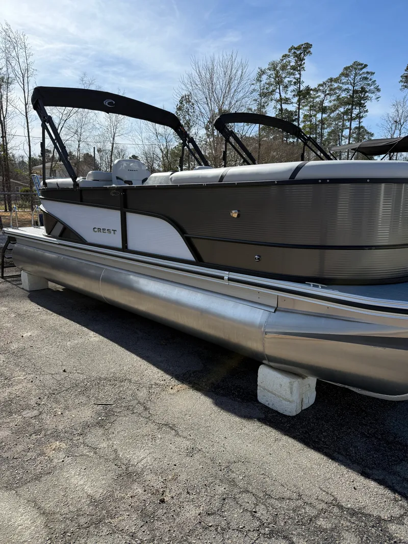 Slide: The Image of Crest Classic 220 SLC 2025 - 2