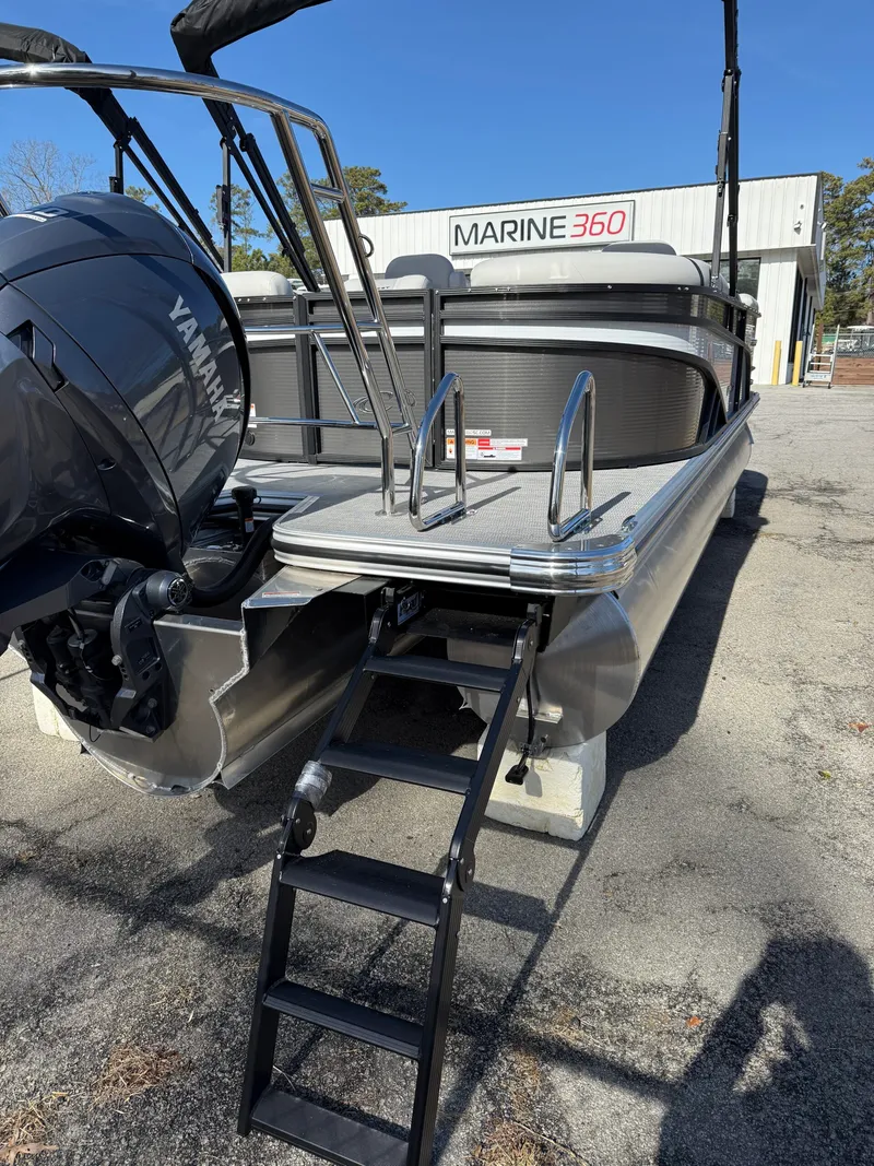 Slide: The Image of Crest Classic 220 SLC 2025 - 3