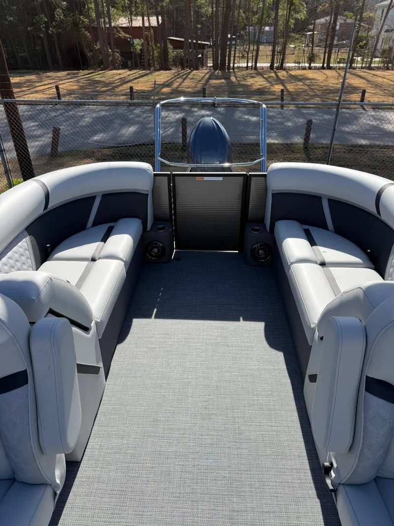 Slide: The Image of Crest Classic 220 SLC 2025 - 8