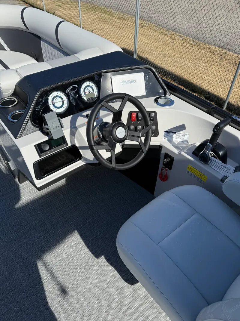 Slide: The Image of Crest Classic 220 SLC 2025 - 9