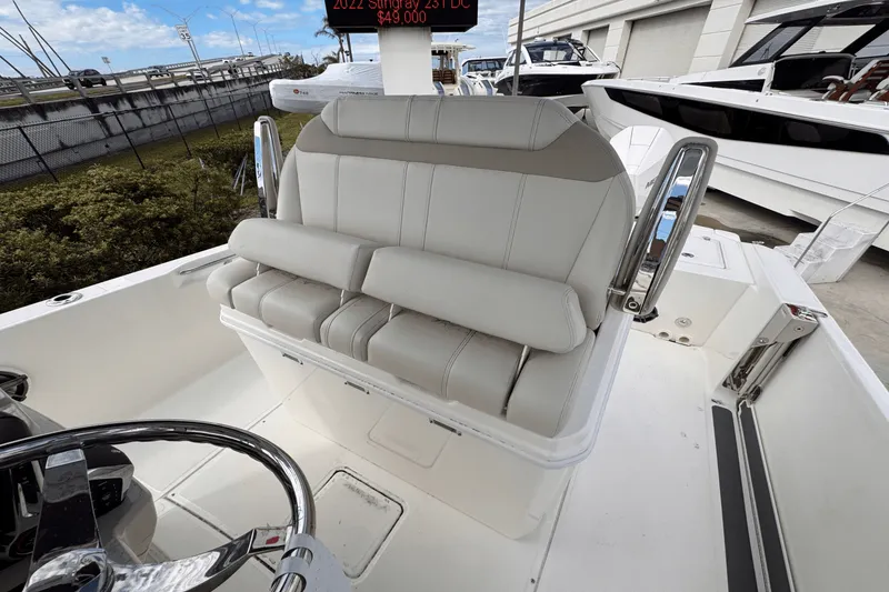 Slide: The Image of Boston Whaler 280 Dauntless 2025 - 10