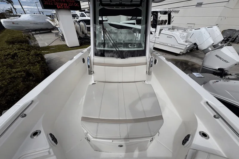 Slide: The Image of Boston Whaler 280 Dauntless 2025 - 14
