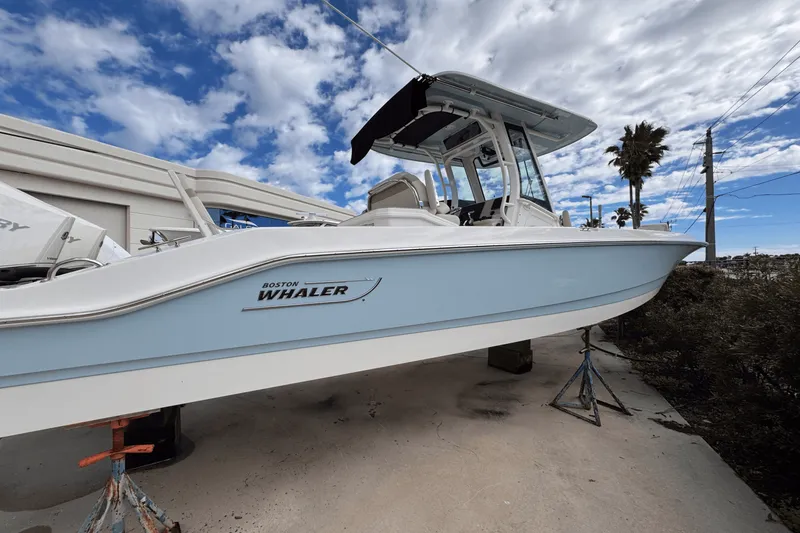 Slide: The Image of Boston Whaler 280 Dauntless 2025 - 2