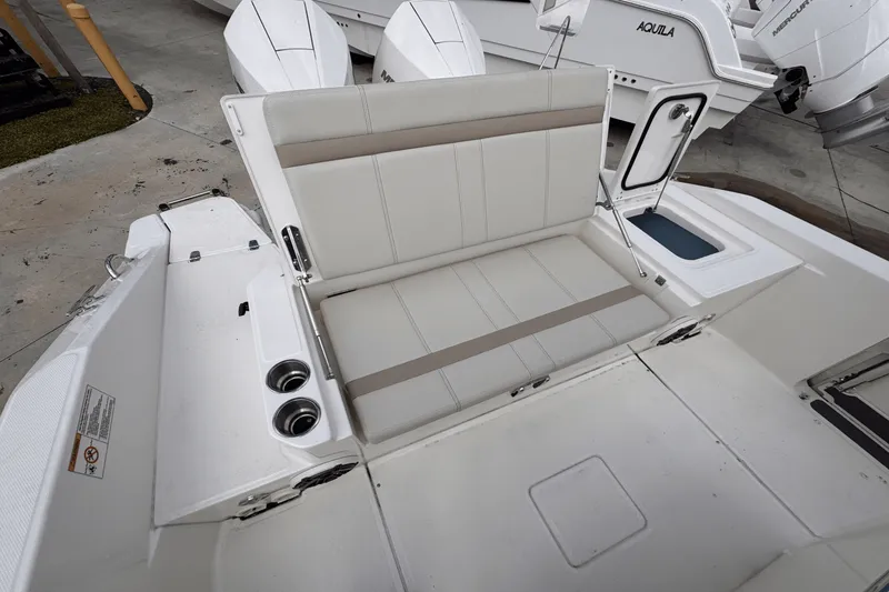 Slide: The Image of Boston Whaler 280 Dauntless 2025 - 5