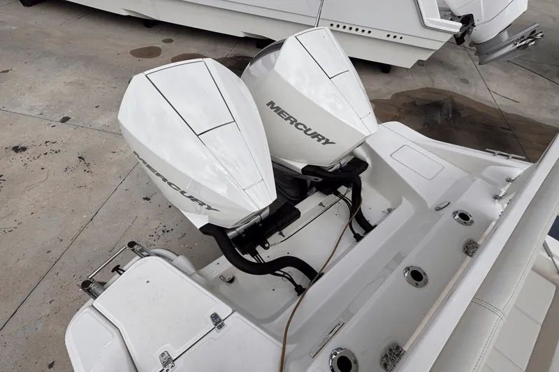 Slide: The Image of Boston Whaler 280 Dauntless 2025 - 6