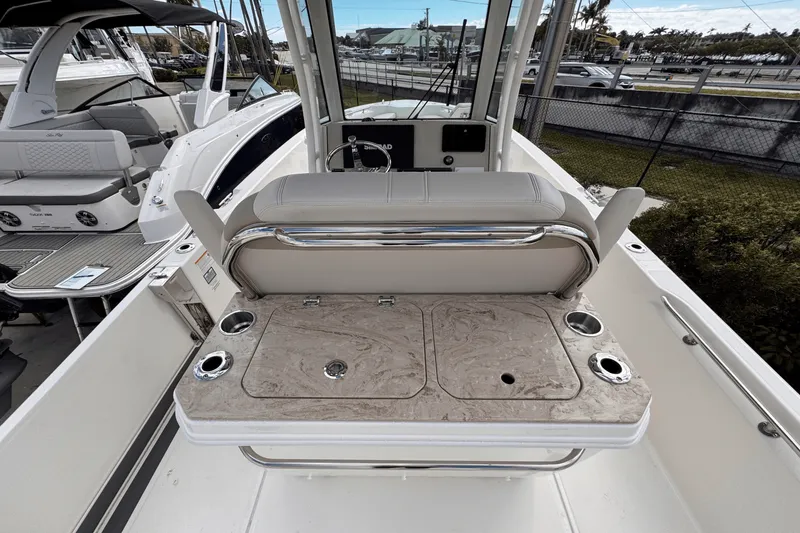 Slide: The Image of Boston Whaler 280 Dauntless 2025 - 8