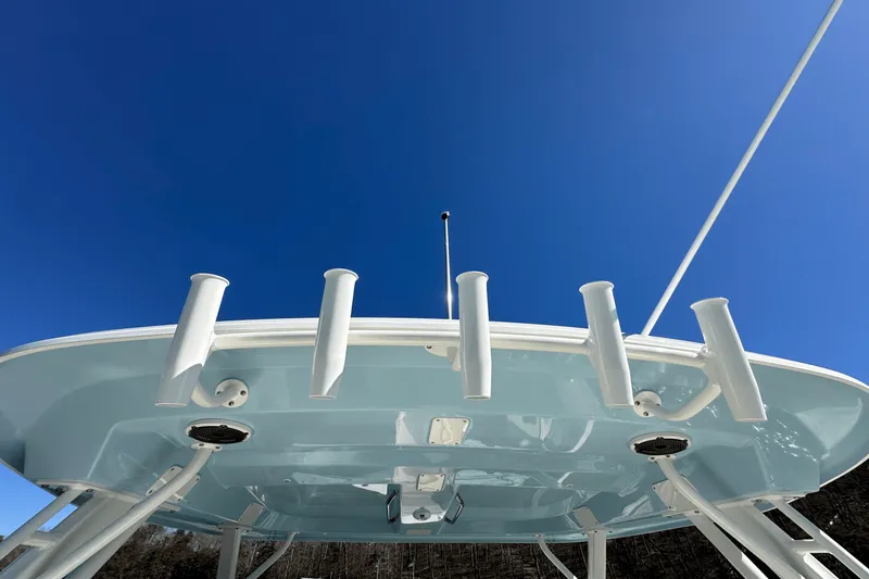 Slide: The Image of Boston Whaler 280 Vantage 2025 - 13