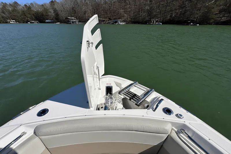 Slide: The Image of Boston Whaler 280 Vantage 2025 - 19