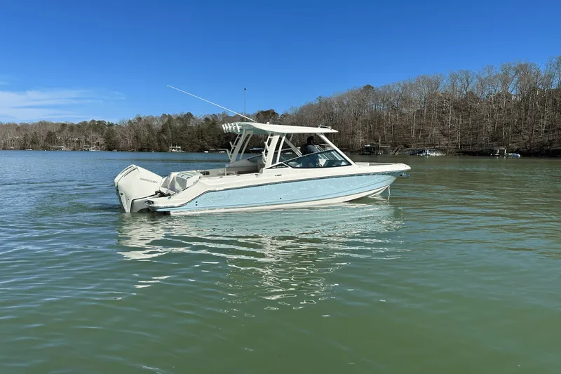 Slide: The Image of Boston Whaler 280 Vantage 2025 - 4