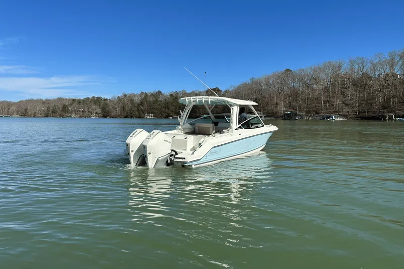Slide: The Image of Boston Whaler 280 Vantage 2025 - 5