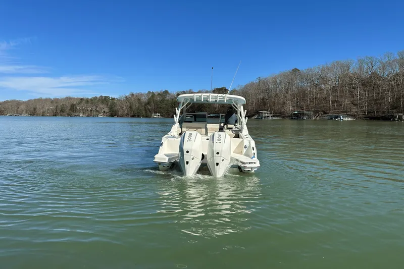 Slide: The Image of Boston Whaler 280 Vantage 2025 - 6