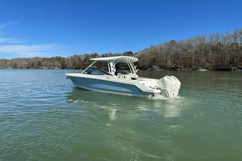Slide: The Image of Boston Whaler 280 Vantage 2025 - 8