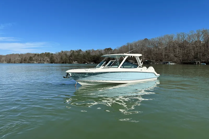 Slide: The Image of Boston Whaler 280 Vantage 2025 - 9