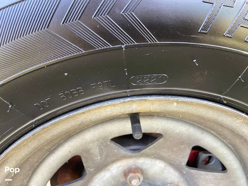 Slide: The Image of Tire Date Code - 13850414