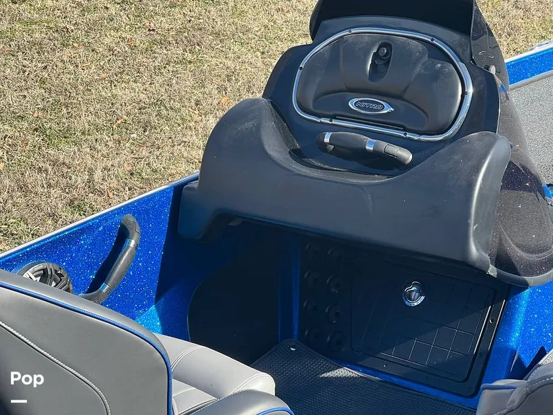 Slide: The Image of Companion Seat/glove Box - 13612836