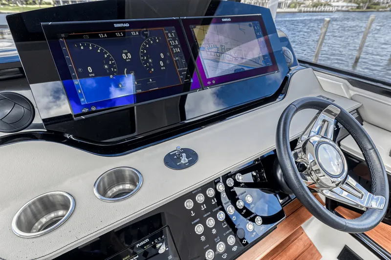 Slide: The Image of Sea Ray 370 SUNDANCER OUTBOARD 2022 - 13