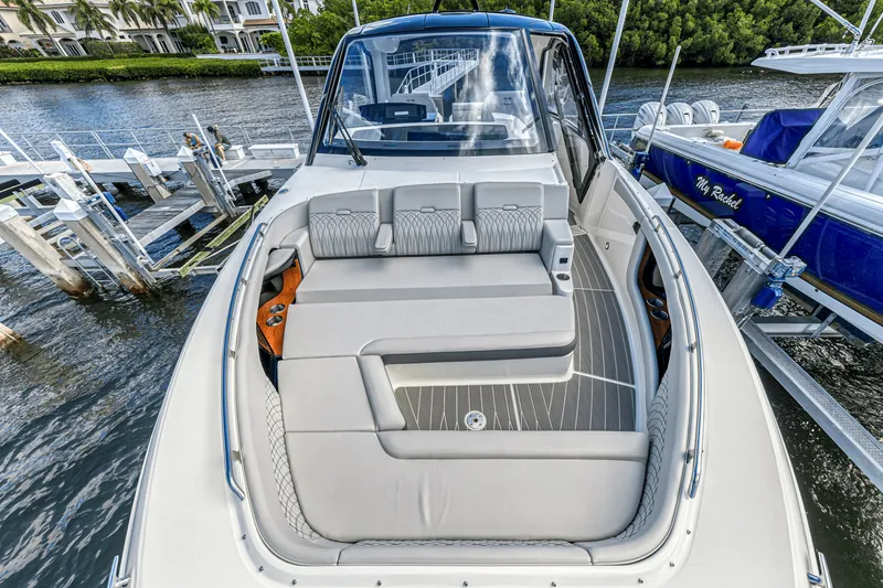 Slide: The Image of Sea Ray 370 SUNDANCER OUTBOARD 2022 - 16