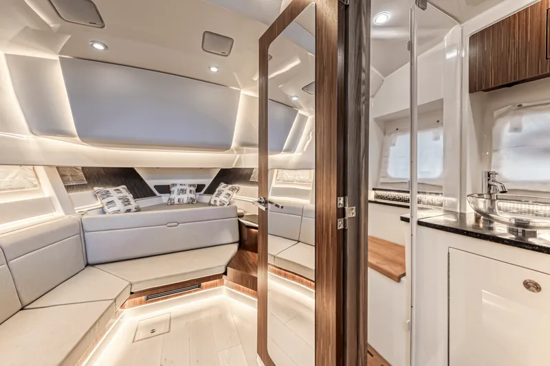 Slide: The Image of Sea Ray 370 SUNDANCER OUTBOARD 2022 - 21