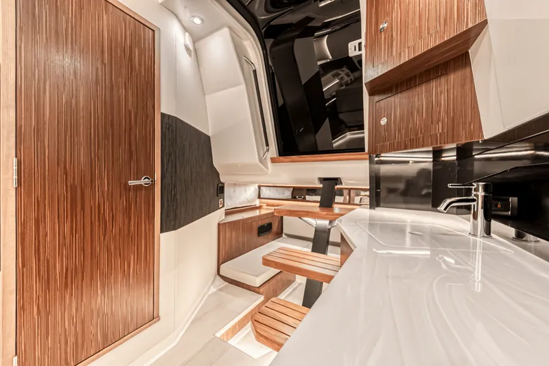 Slide: The Image of Sea Ray 370 SUNDANCER OUTBOARD 2022 - 22