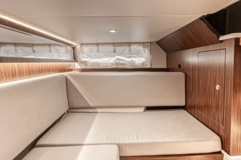 Slide: The Image of Sea Ray 370 SUNDANCER OUTBOARD 2022 - 29