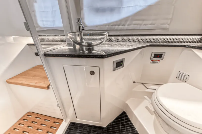 Slide: The Image of Sea Ray 370 SUNDANCER OUTBOARD 2022 - 39