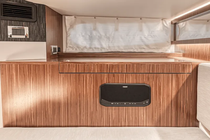 Slide: The Image of Sea Ray 370 SUNDANCER OUTBOARD 2022 - 41