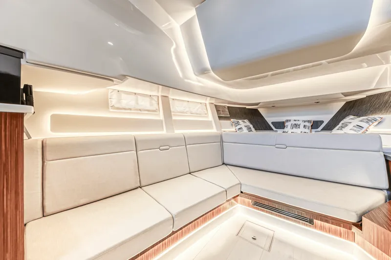 Slide: The Image of Sea Ray 370 SUNDANCER OUTBOARD 2022 - 43