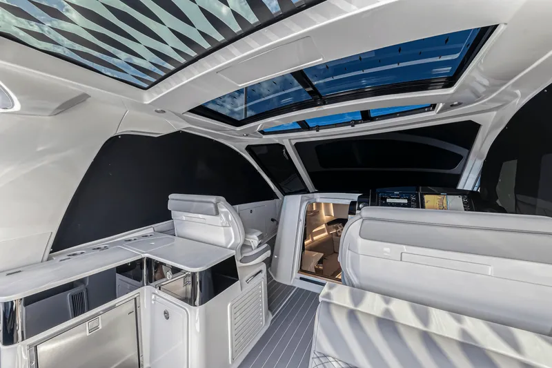 Slide: The Image of Sea Ray 370 SUNDANCER OUTBOARD 2022 - 48