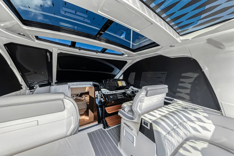 Slide: The Image of Sea Ray 370 SUNDANCER OUTBOARD 2022 - 49