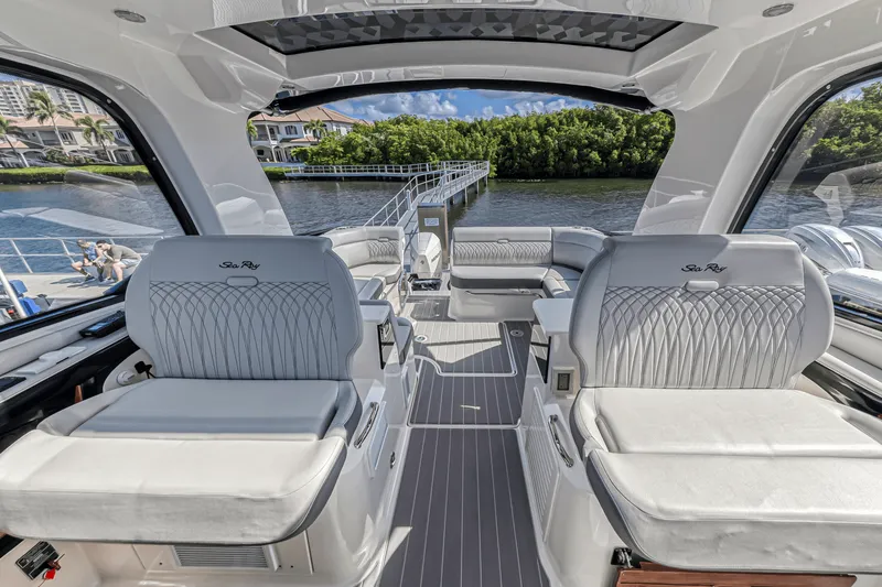 Slide: The Image of Sea Ray 370 SUNDANCER OUTBOARD 2022 - 5