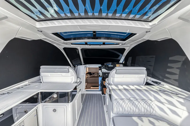 Slide: The Image of Sea Ray 370 SUNDANCER OUTBOARD 2022 - 50