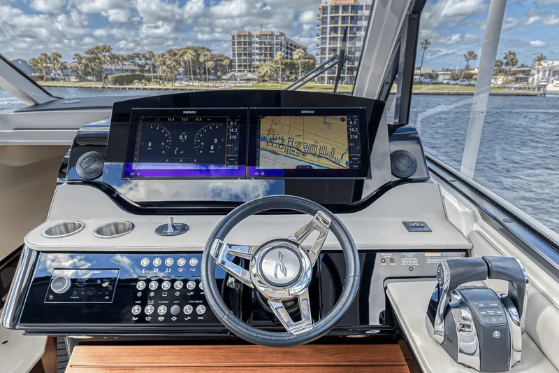 Slide: The Image of Sea Ray 370 SUNDANCER OUTBOARD 2022 - 52
