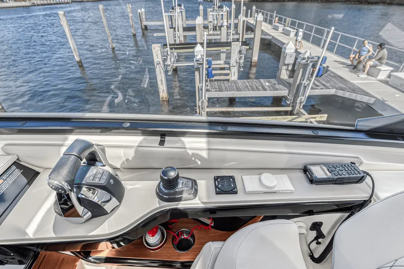 Slide: The Image of Sea Ray 370 SUNDANCER OUTBOARD 2022 - 53
