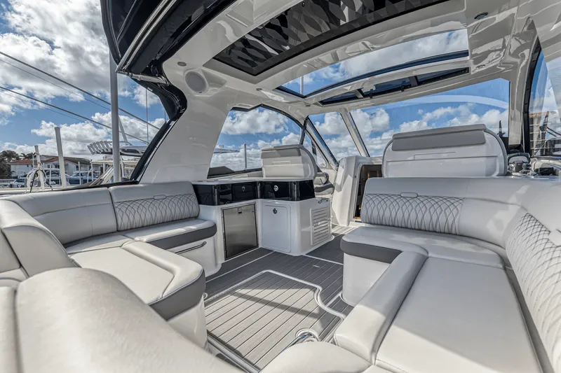 Slide: The Image of Sea Ray 370 SUNDANCER OUTBOARD 2022 - 54