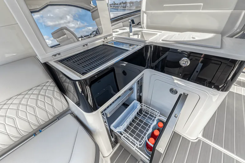 Slide: The Image of Sea Ray 370 SUNDANCER OUTBOARD 2022 - 56