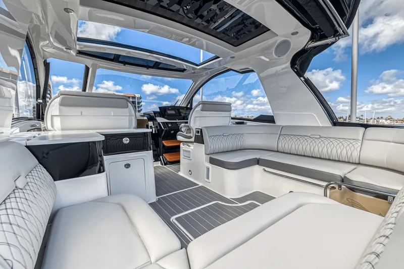 Slide: The Image of Sea Ray 370 SUNDANCER OUTBOARD 2022 - 57