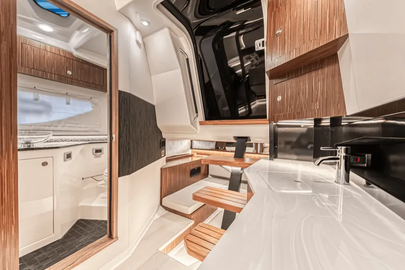 Slide: The Image of Sea Ray 370 SUNDANCER OUTBOARD 2022 - 63