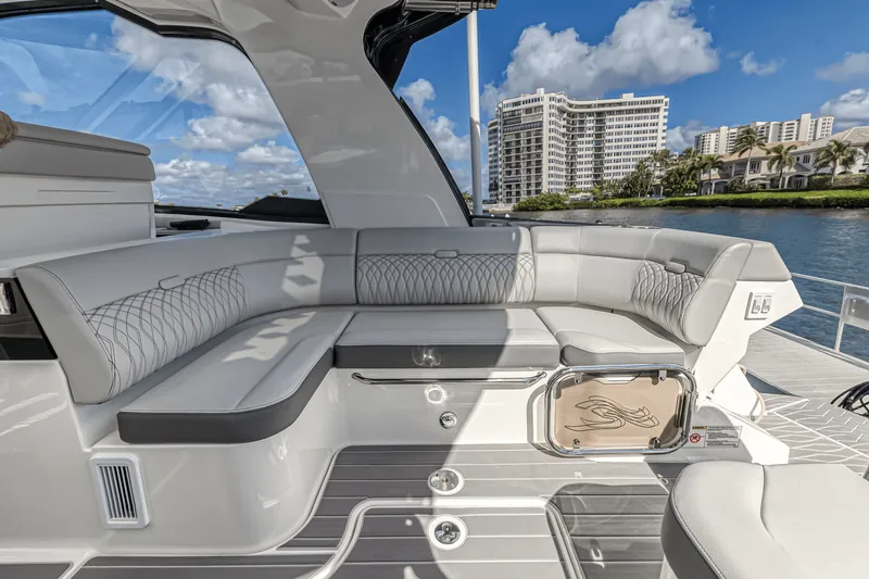 Slide: The Image of Sea Ray 370 SUNDANCER OUTBOARD 2022 - 64