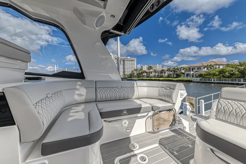 Slide: The Image of Sea Ray 370 SUNDANCER OUTBOARD 2022 - 65