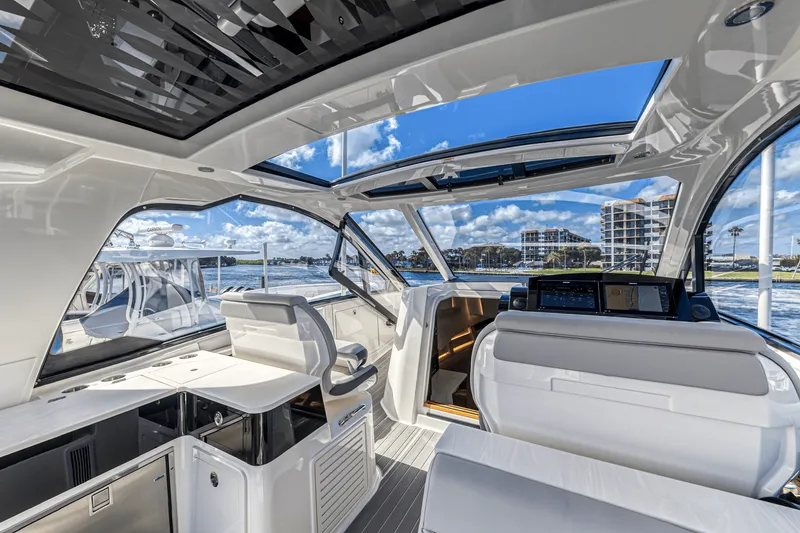 Slide: The Image of Sea Ray 370 SUNDANCER OUTBOARD 2022 - 68