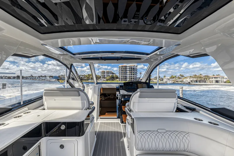 Slide: The Image of Sea Ray 370 SUNDANCER OUTBOARD 2022 - 69